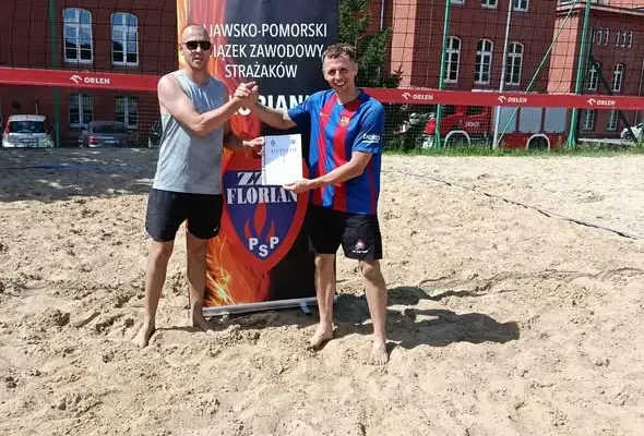 Sportowe emocje w Toruniu: Turniej siatkówki plażowej strażaków