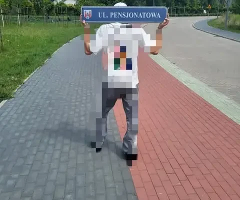 Znak z ulicy Pensjonatowej wróci na swoje miejsce