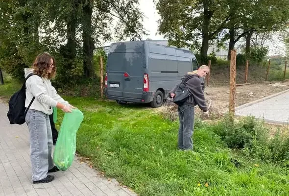 Uczniowie klasy 2B z Chełmży posprzątali miasto w finale 33. edycji Sprzątania Świata