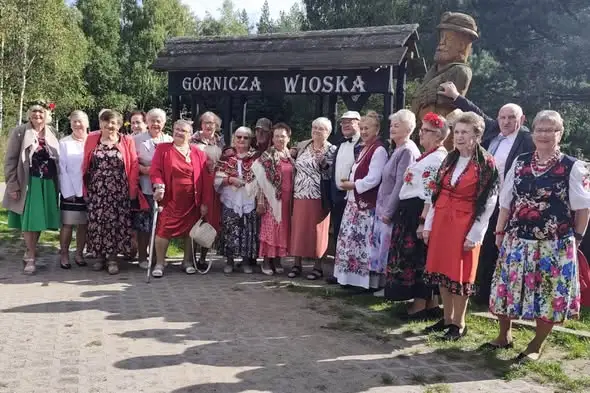 Seniorzy z Pluskowęs na „Weselu Sztygara” w Wiosce Górniczej w Pile-Młynie