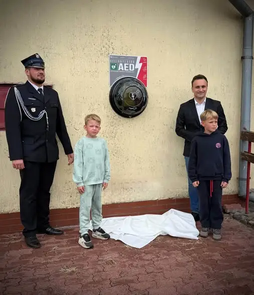 Wędkarze z gminy Chełmża ufundowali defibrylator dla OSP Skąpe