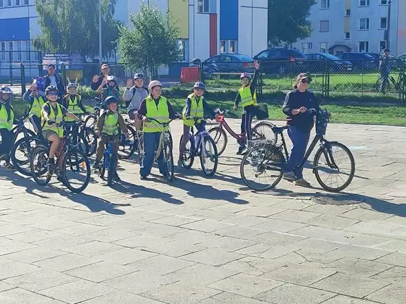 Rowerowa wyprawa koła SKKT do ruin zamku w Papowie Biskupim