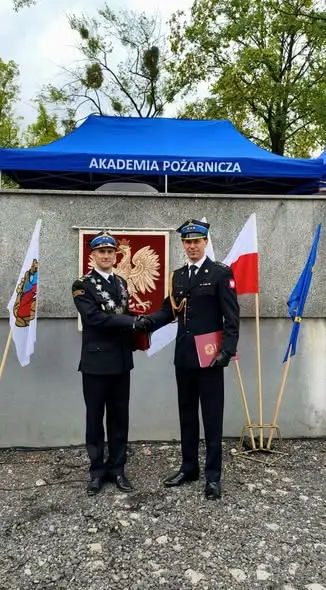 Toruński strażak kpt. dr Bartosz Szatkowski odebrał dyplom doktora w Akademii Pożarniczej