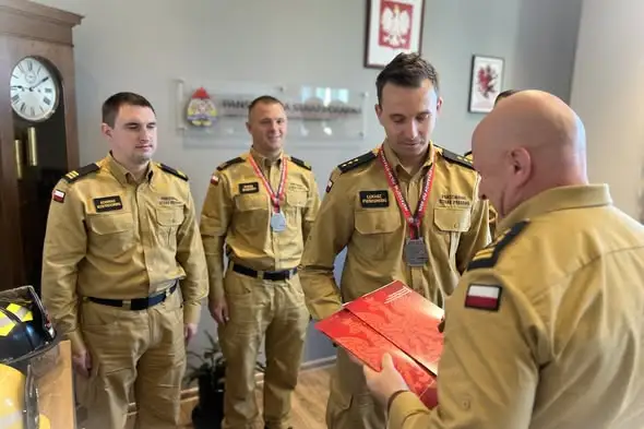 Włocławscy strażacy wicemistrzami Polski w ratownictwie medycznym – puchar trafił do komendanta
