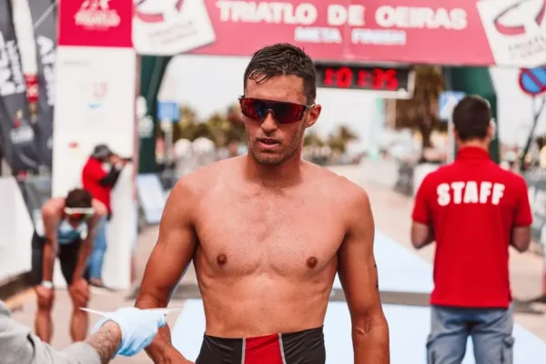 Toruński policjant wicemistrzem ekstremalnego triathlonu w Bolesławcu