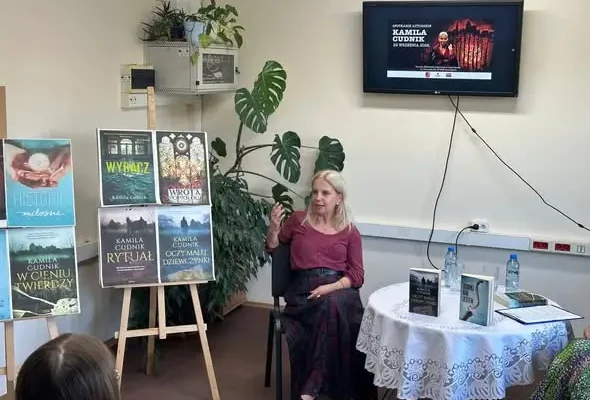 Kamila Cudnik spotkała się z czytelnikami w bibliotece w Czernikowie