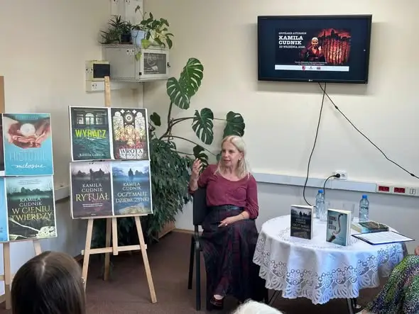 Kamila Cudnik spotkała się z czytelnikami w bibliotece w Czernikowie