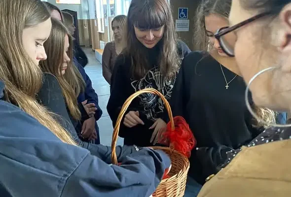 Mini koncert fletów w ZSP Chełmża – muzyka zamiast hejtu
