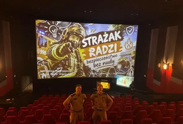 Strażacy z Torunia uczyli dzieci bezpieczeństwa w kinie