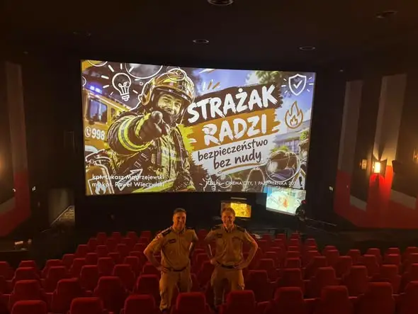 Strażacy z Torunia uczyli dzieci bezpieczeństwa w kinie