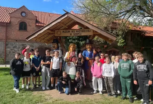 Uczniowie z Turzna odkrywali wiejskie tradycje w skansenie w Sierpcu