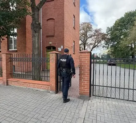 Policja w Toruniu wzmacnia bezpieczeństwo wokół szkół i apeluje o rozwagę