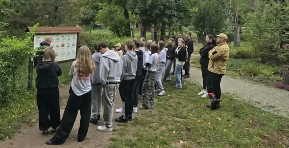 Młodzieżowe Drużyny Pożarnicze z Czernikowa i Dobrzejewic na warsztatach ekologicznych w Barbarce