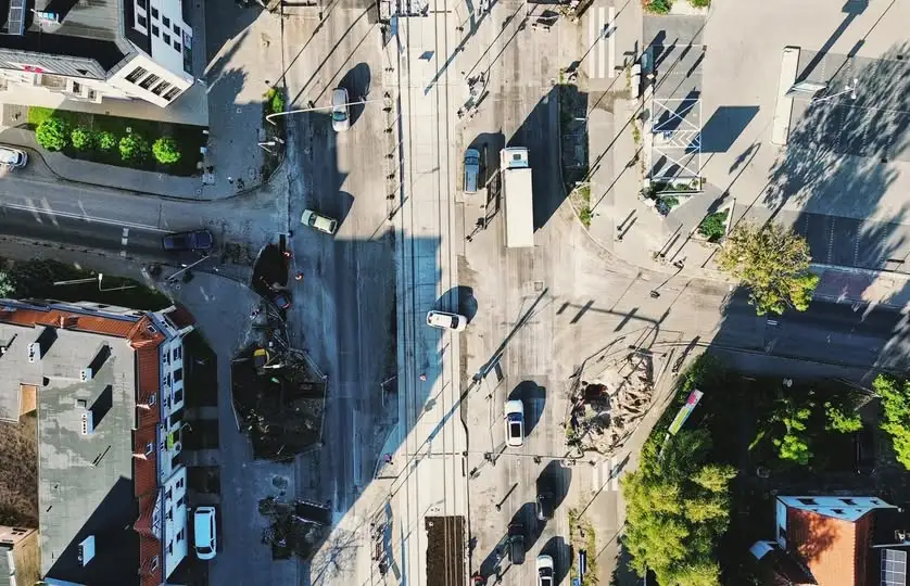 Nowy asfalt na ul. Kościuszki w Toruniu – zmiany w ruchu i komunikacji miejskiej