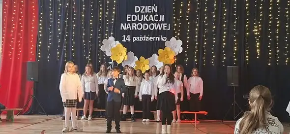 Dzień Edukacji Narodowej w chełmżyńskiej Trójce – wzruszający koncert życzeń dla nauczycieli