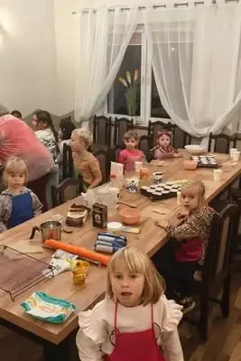 Warsztaty cukiernicze w Młynicu Pierwszym: dzieci piekły straszne babeczki