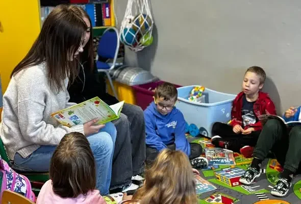 Wolontariusze z Lubiczowa Dolnego promują czytelnictwo wśród najmłodszych