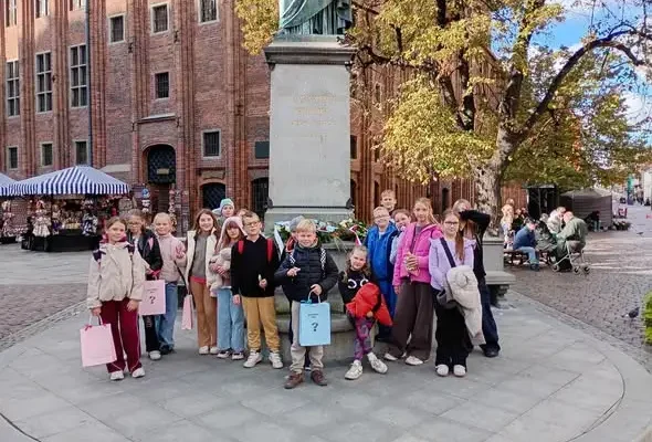 Czwartoklasiści z Chełmży odkrywali Toruń: ekologia i słodkie rękodzieło