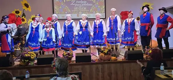 Festiwal Piosenki Ludowej w Czernikowie: Zespół Melodia świętował 35-lecie „Jutrzenki”