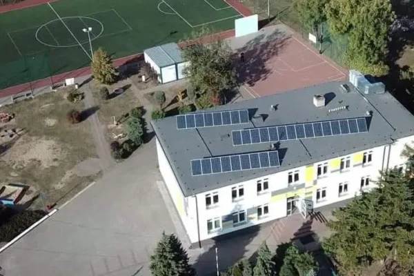 Prace przy wymianie pieca w szkole w Młyńcu Pierwszym – apel o ostrożność